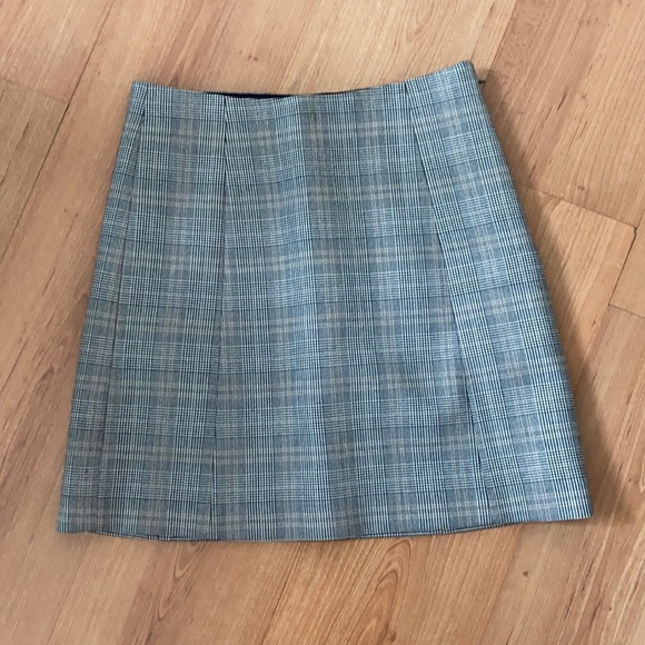 ❣️sold❣️ Aritzia mini skirt - Picture 1 of 2